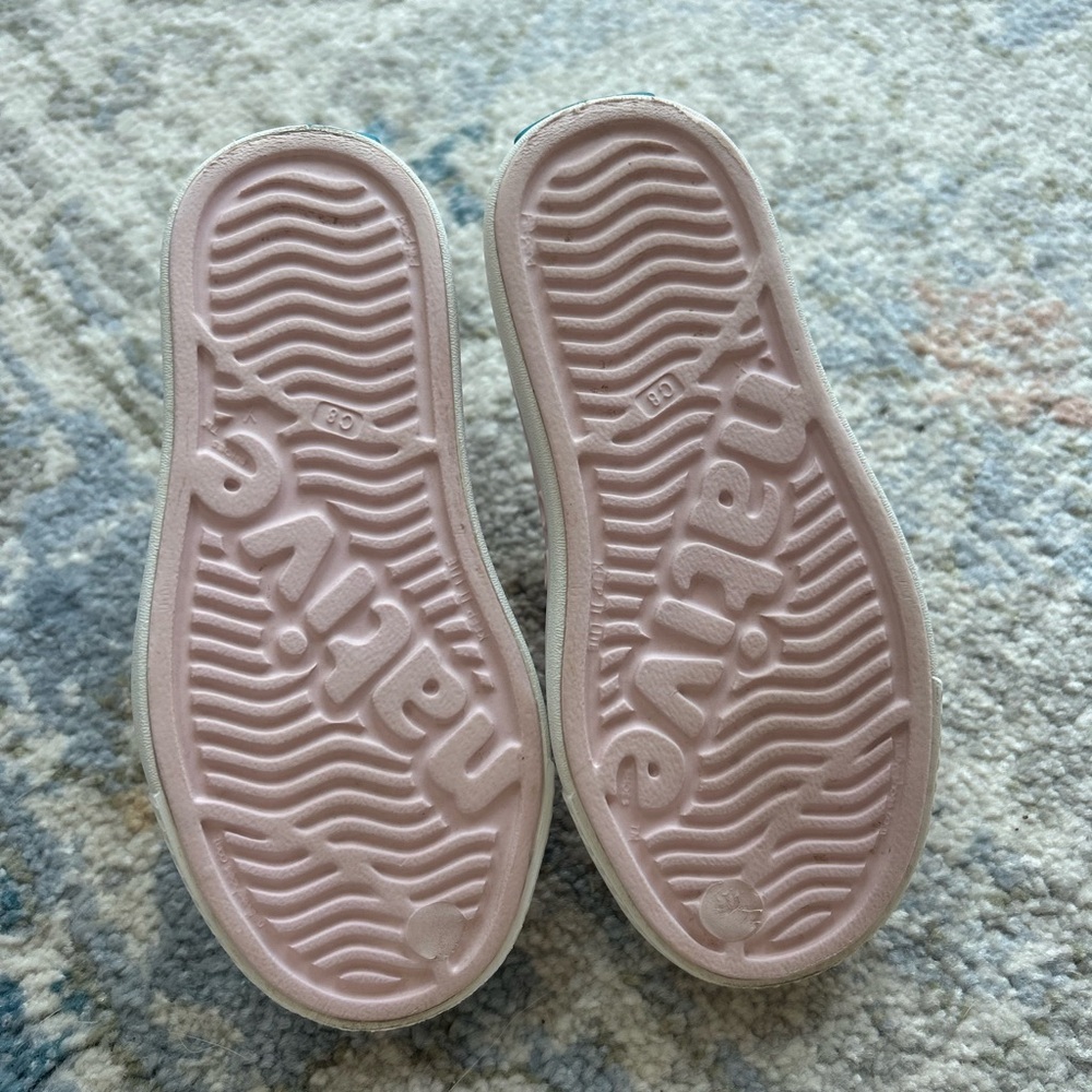 Native Kids Shoes - Pink and white Size 8 - Picture 4 of 4